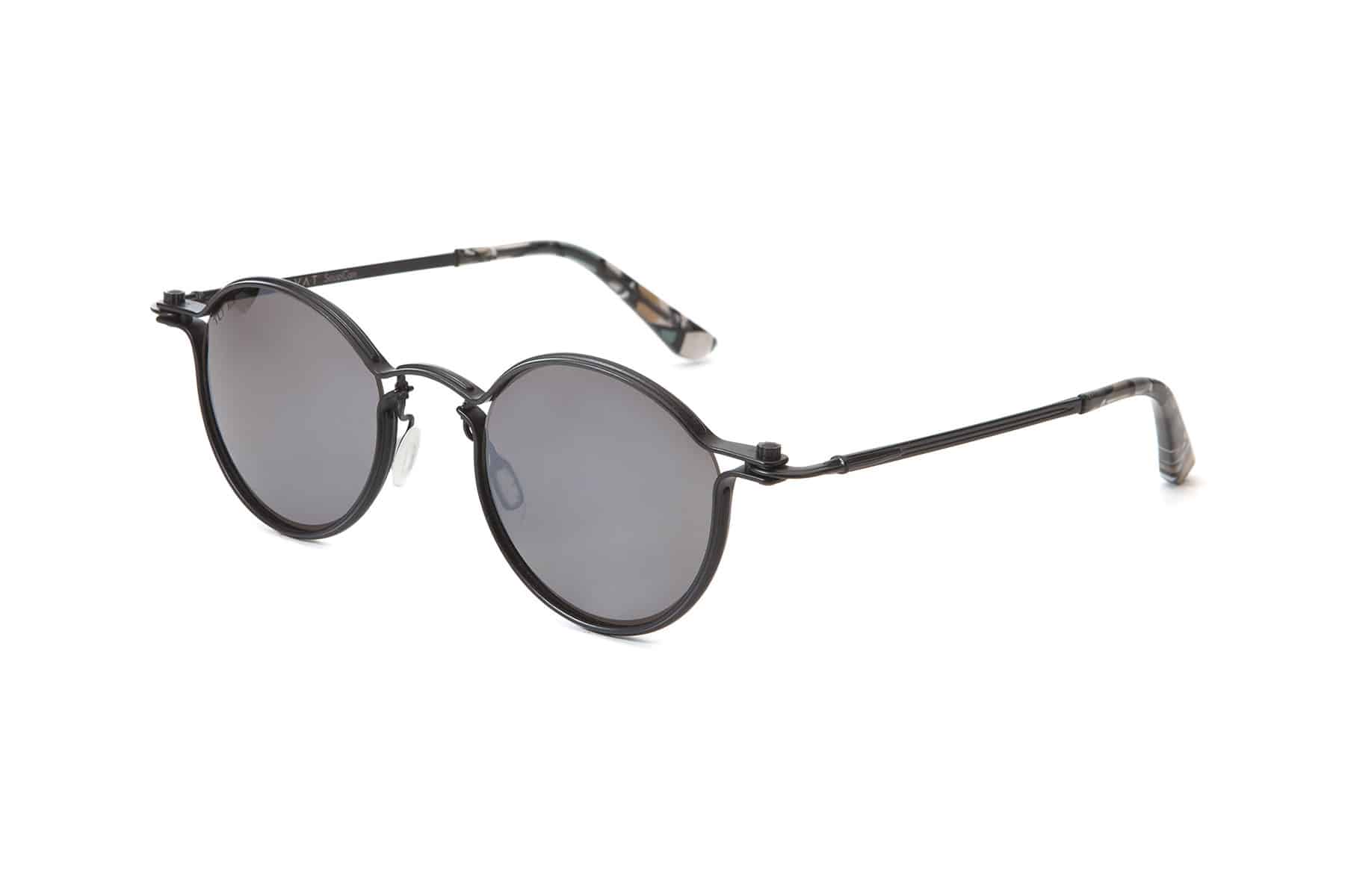 Tavat - Pantos 2.0 | M. Frame color - Black Chrome. Lens color - Grey Silver